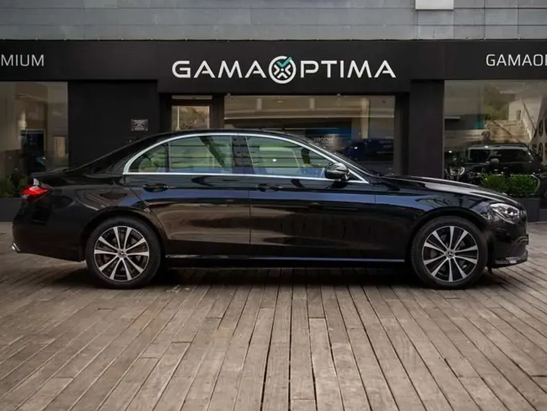 Usado Mercedes E300 306 CV (225 kW) 2021 Negro Berlina