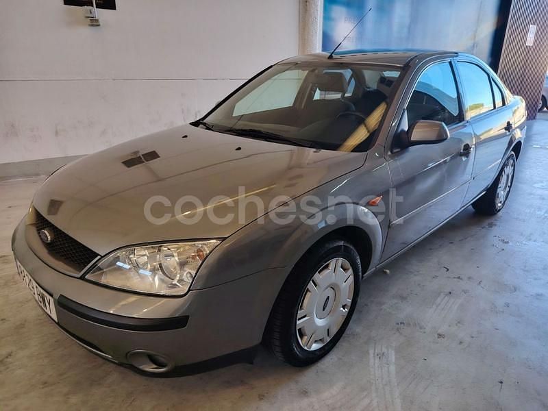 Gris / plata Usado 2002 Ford Mondeo Trend Berlina | 2380 € (Precio justo) - Imagen 1/4