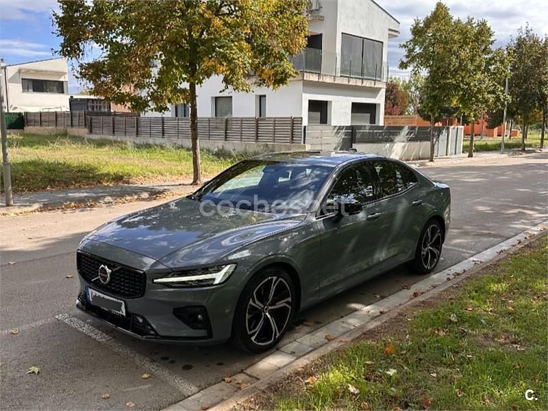 Gris / plata Usado 2024 Volvo S60 Ultimate Berlina | 38.500 € (Precio justo) - Imagen 1/4