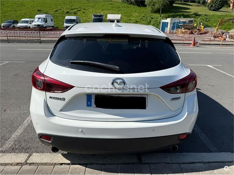 Usado Mazda 3 Luxury 150 CV (110 kW) 2015 Blanco Berlina