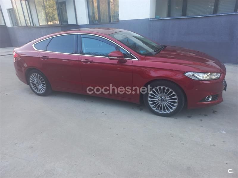 Usado Ford Mondeo Titanium 150 CV (110 kW) 2015 Granate Familiar