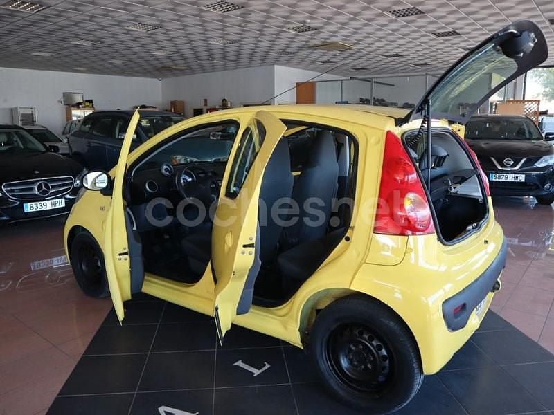 Usado Peugeot 107 54 CV (39 kW) 2007 Amarillo Utilitario