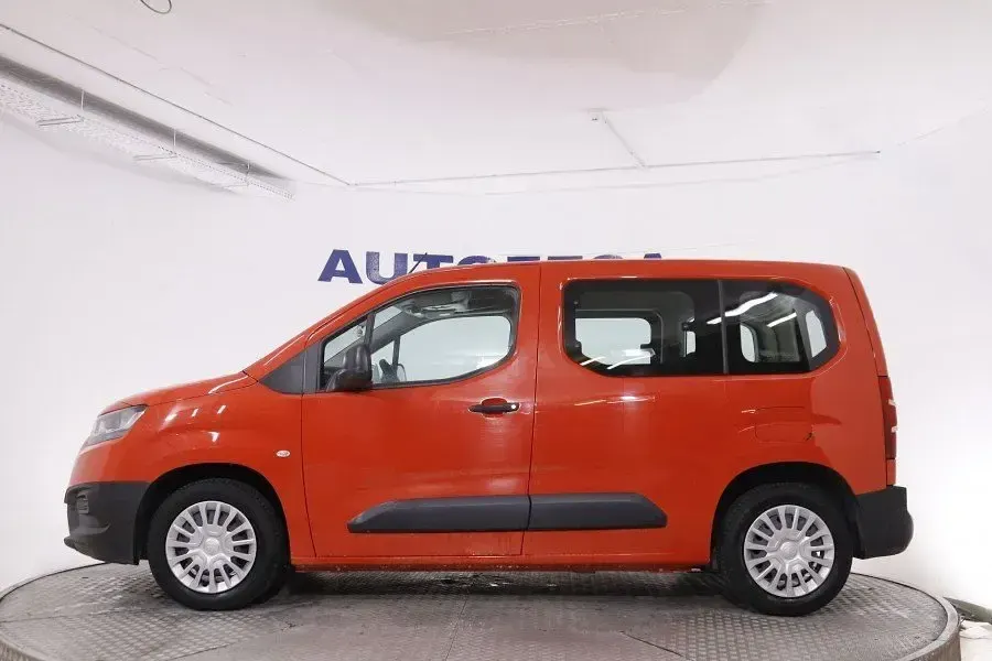 Usado Toyota Proace City City 130 CV (95 kW) 2023 Rojo Monovolumen