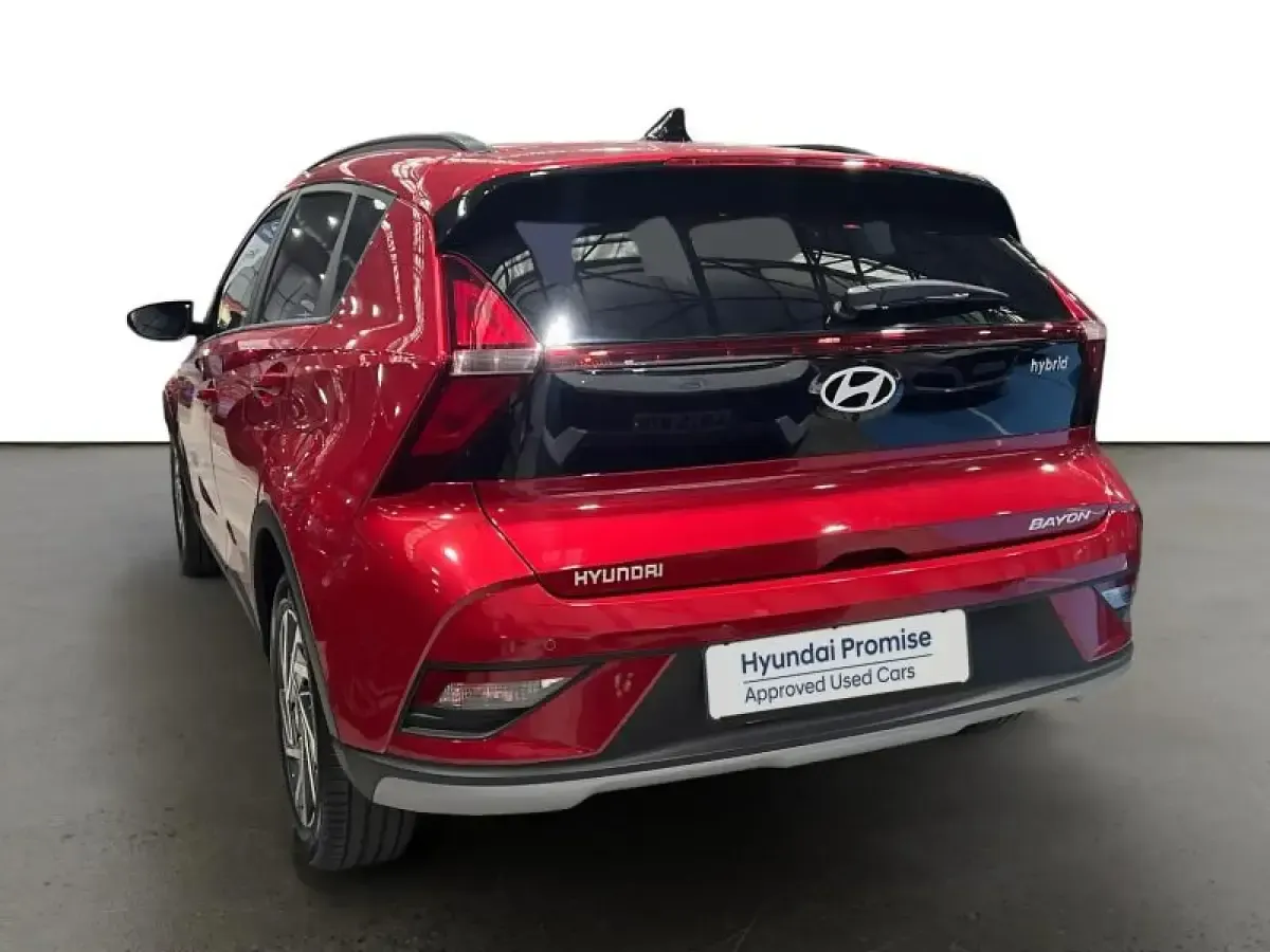Usado Hyundai Bayon Blackline 90 CV (66 kW) 2026 Granate SUV