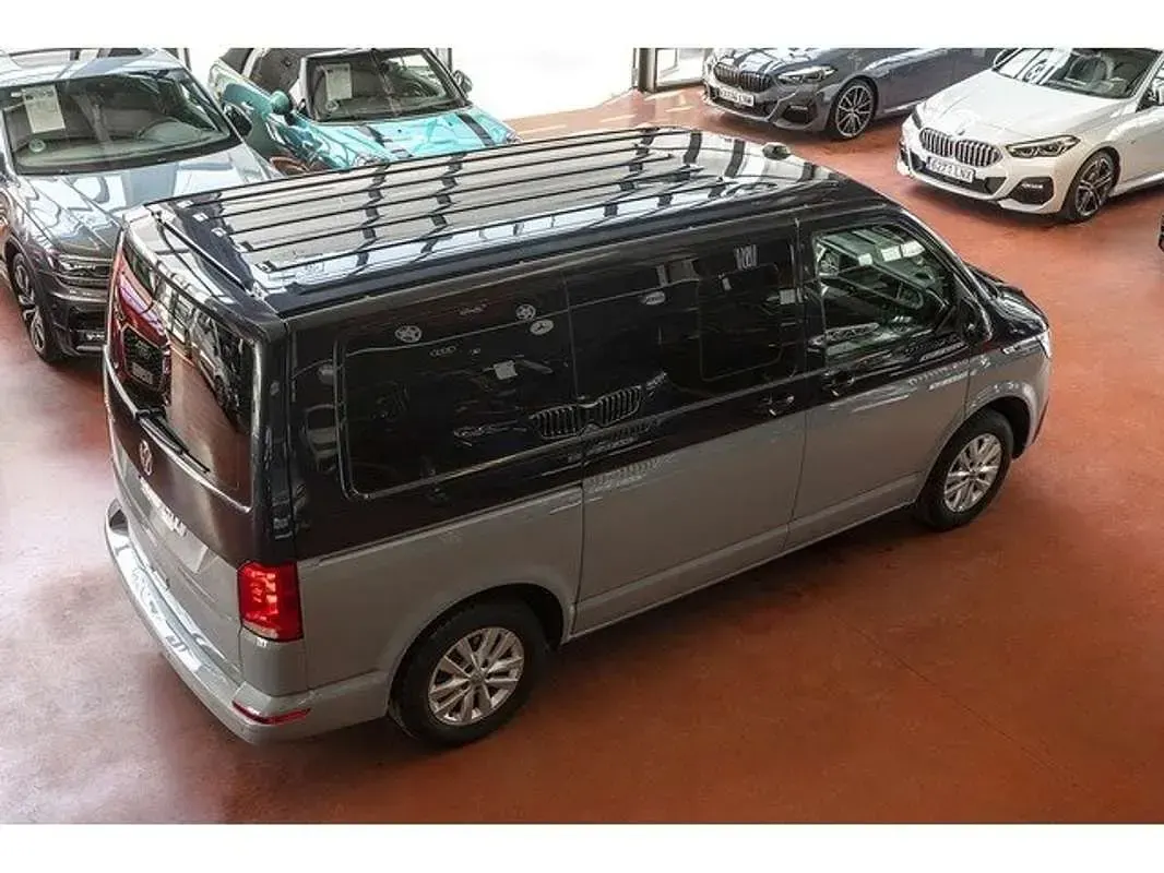 Usado VW Multivan 110 CV (80 kW) 2021 Azul Monovolumen