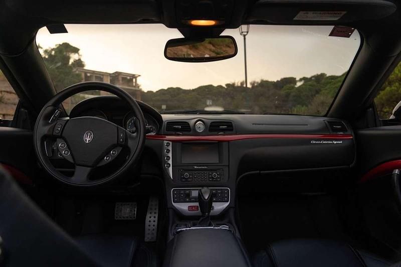 Usado Maserati GranCabrio 450 CV (330 kW) 2012 Rojo Descapotable