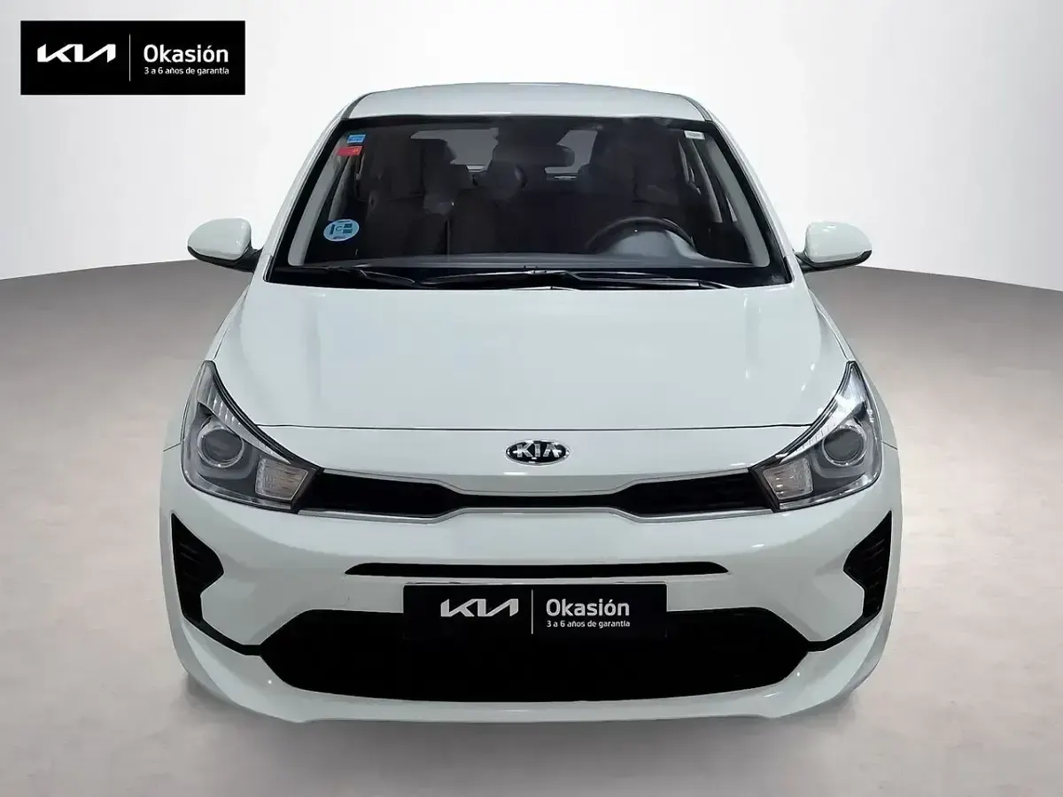 Usado Kia Rio 84 CV (61 kW) 2021 Blanco Berlina