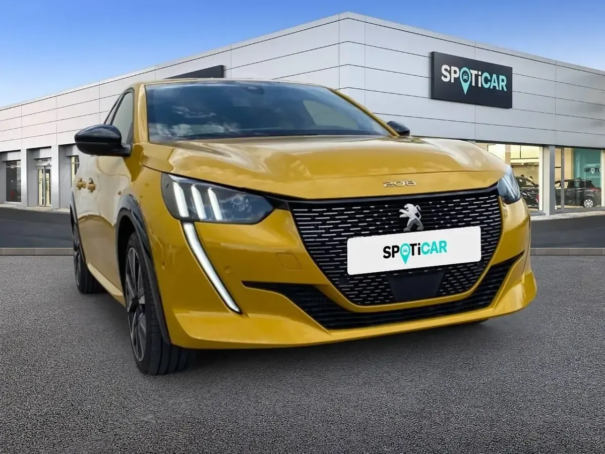 Usado Peugeot 208 GT-line 130 CV (95 kW) 2020 Dorado Utilitario
