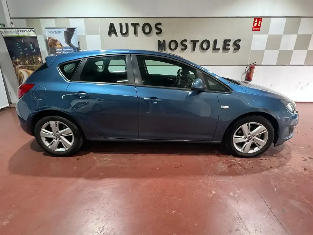 Usado Opel Astra Excellence 165 CV (121 kW) 2015 Azul Berlina