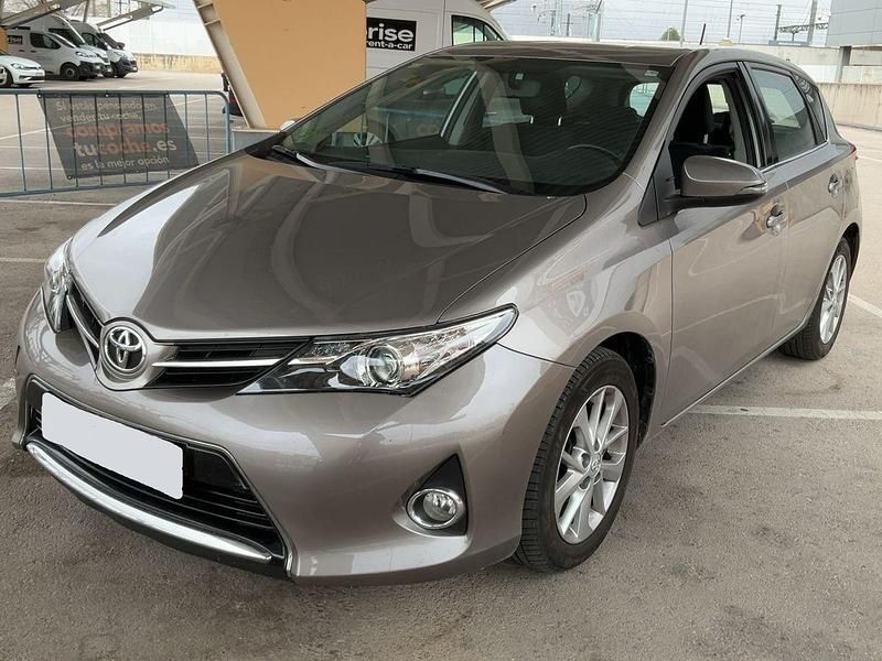 Usado Toyota Auris Active 132 CV (97 kW) 2013 Gris Utilitario