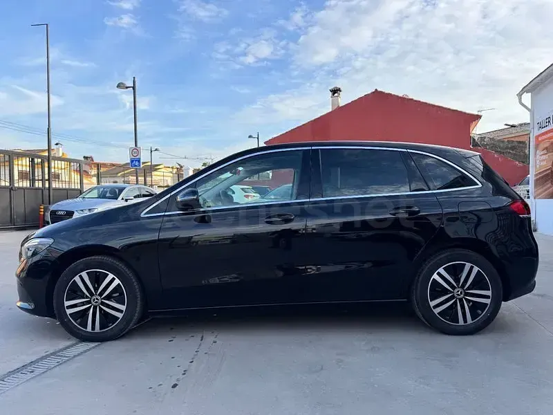 Usado Mercedes B200 163 CV (119 kW) 2022 Negro Utilitario
