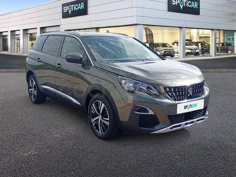 Usado Peugeot 5008 Allure 130 CV (95 kW) 2020 Gris / plata SUV