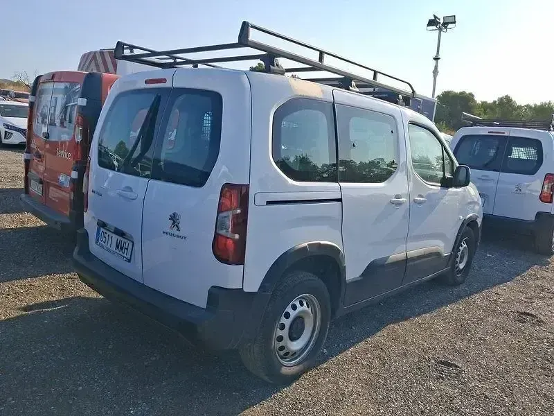 Usado Peugeot Rifter Active 102 CV (75 kW) 2023 Blanco Monovolumen