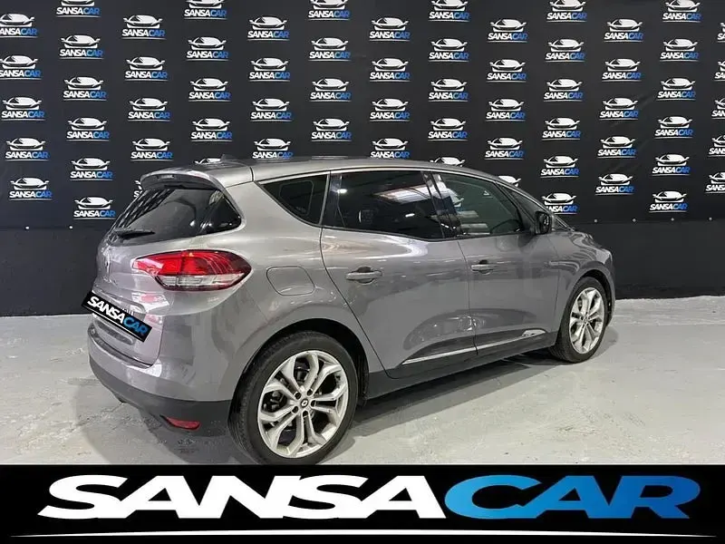 Usado Renault Scénic Edition One 130 CV (95 kW) 2017 Gris / plata Monovolumen