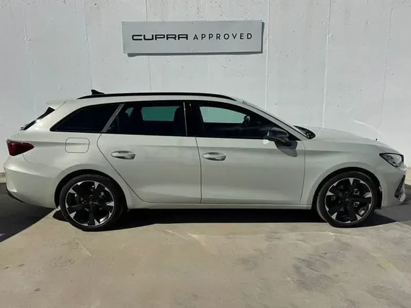 Usado Cupra Leon 150 CV (110 kW) 2025 Gris / plata Familiar