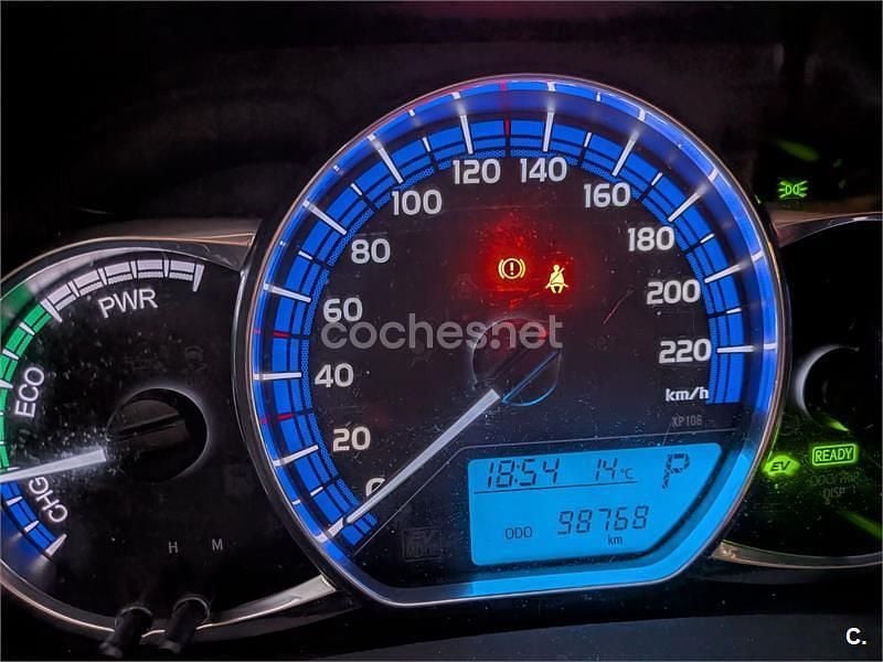 Usado Toyota Yaris Hybrid Active 100 CV (73 kW) 2016 Rojo Berlina