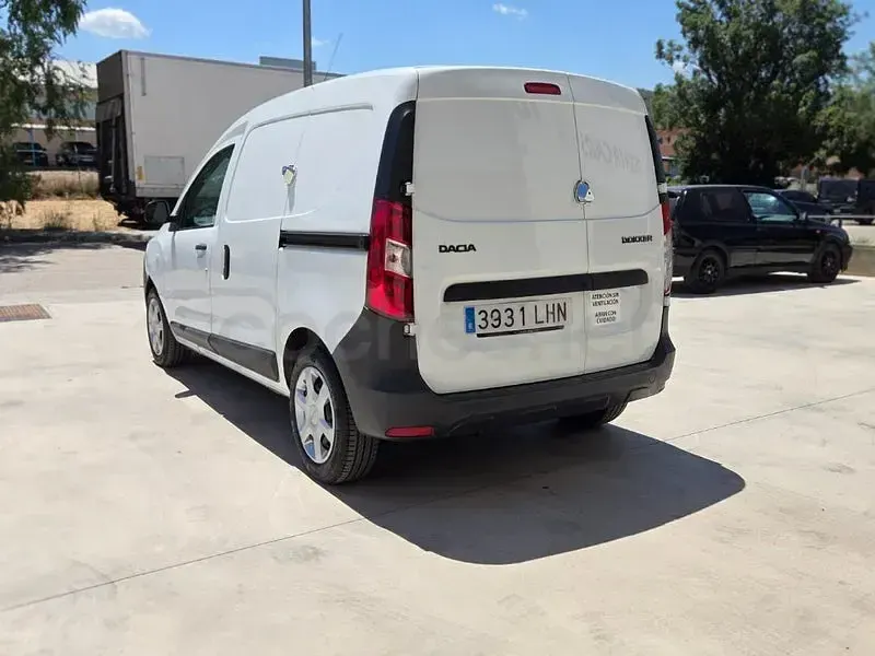 Usado Dacia Dokker 102 CV (75 kW) 2020 Blanco Monovolumen