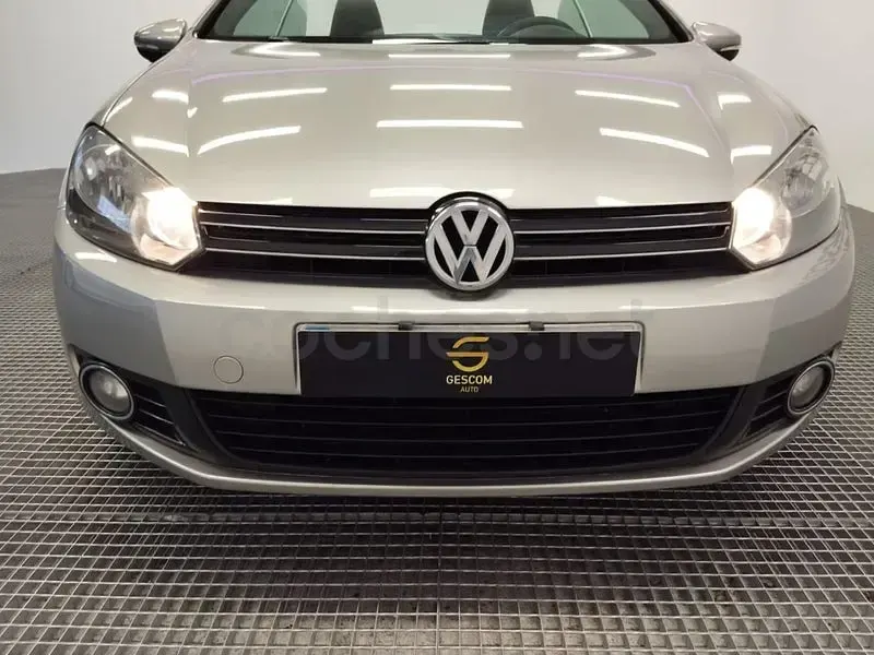 Usado VW Golf Cabriolet 105 CV (77 kW) 2012 Gris / plata Descapotable