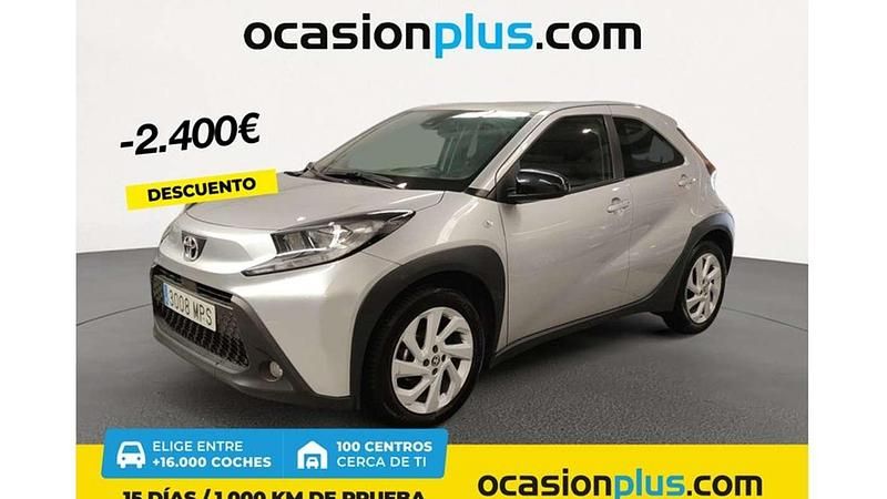 Gris Usado 2024 Toyota Aygo Play Utilitario | 12.900 € (Precio justo) - Imagen 1/4