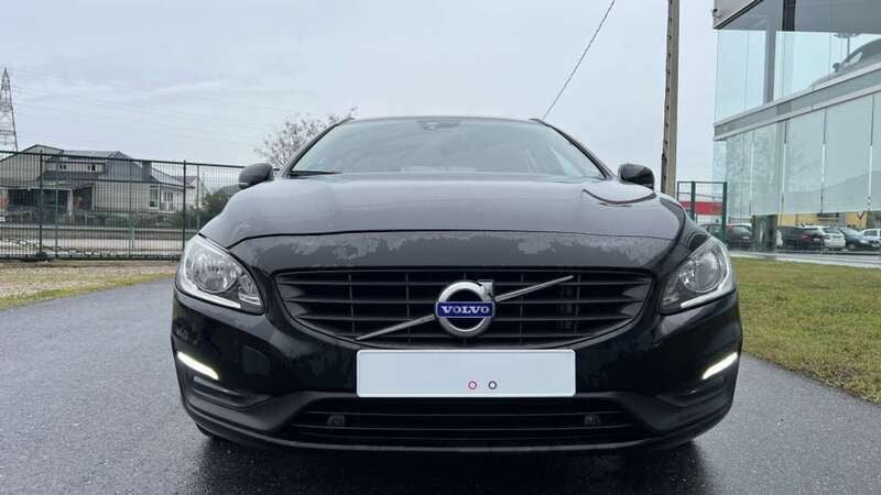 Usado Volvo V60 Momentum 120 CV (88 kW) 2018 Negro Familiar
