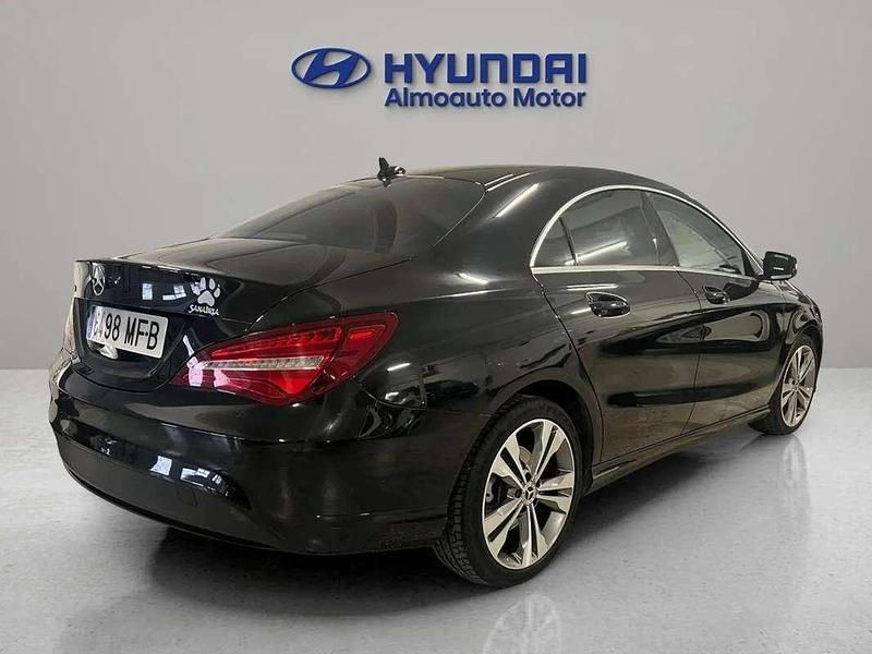 Usado Mercedes CLA200 156 CV (114 kW) 2019 Negro Coupe