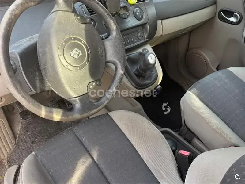 Usado Renault Scénic Expression 100 CV (73 kW) 2005 Beige Monovolumen