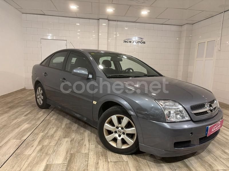Gris / plata Usado 2005 Opel Vectra Comfort Berlina | 3700 € (Precio justo) - Imagen 1/4