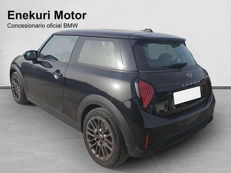 Usado Mini Cooper Essential 156 CV (114 kW) 2024 Negro Utilitario