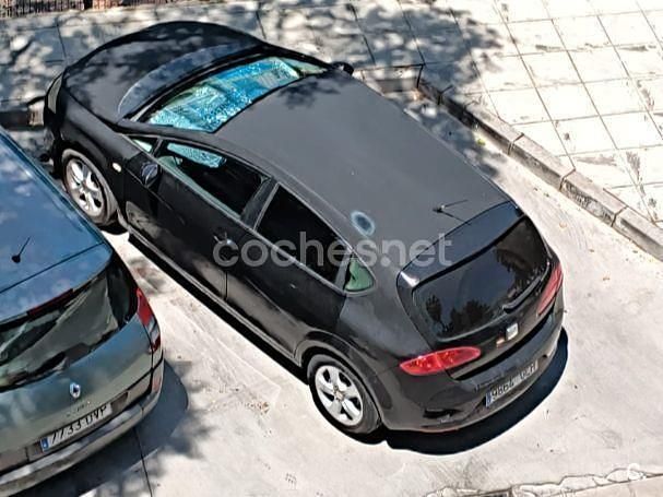 Usado Seat Leon Sport 105 CV (77 kW) 2009 Negro Utilitario