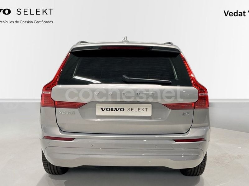 Usado Volvo XC60 Core 197 CV (144 kW) 2023 Gris / plata SUV