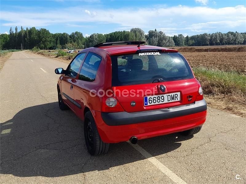 Usado Renault Clio II Extreme 110 CV (80 kW) 2005 Rojo Berlina