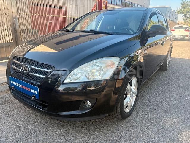 Negro Usado 2010 Kia Ceed Utilitario | 3990 € (Precio justo) - Imagen 1/4