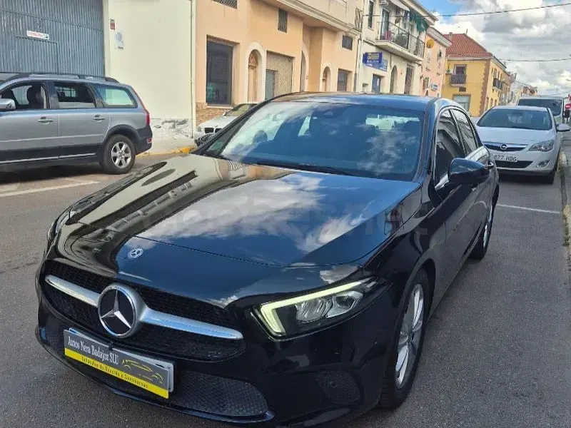 Usado Mercedes A180 116 CV (85 kW) 2018 Negro Berlina