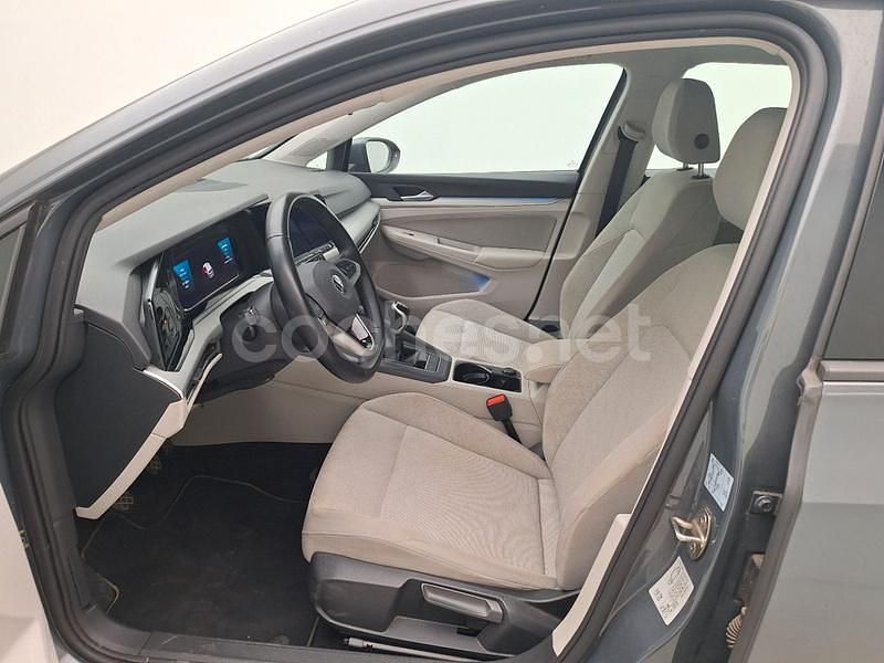 Usado VW Golf VIII Life 115 CV (84 kW) 2021 Gris / plata Berlina
