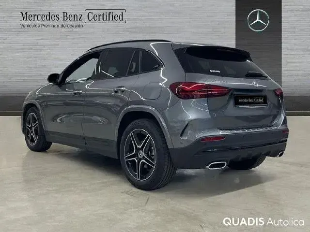 Usado Mercedes GLA200 150 CV (110 kW) 2026 Gris montaña SUV
