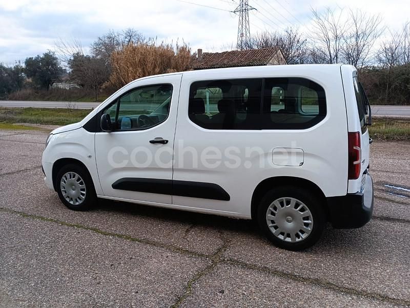 Usado Opel Combo Life Expression 102 CV (75 kW) 2020 Blanco Monovolumen
