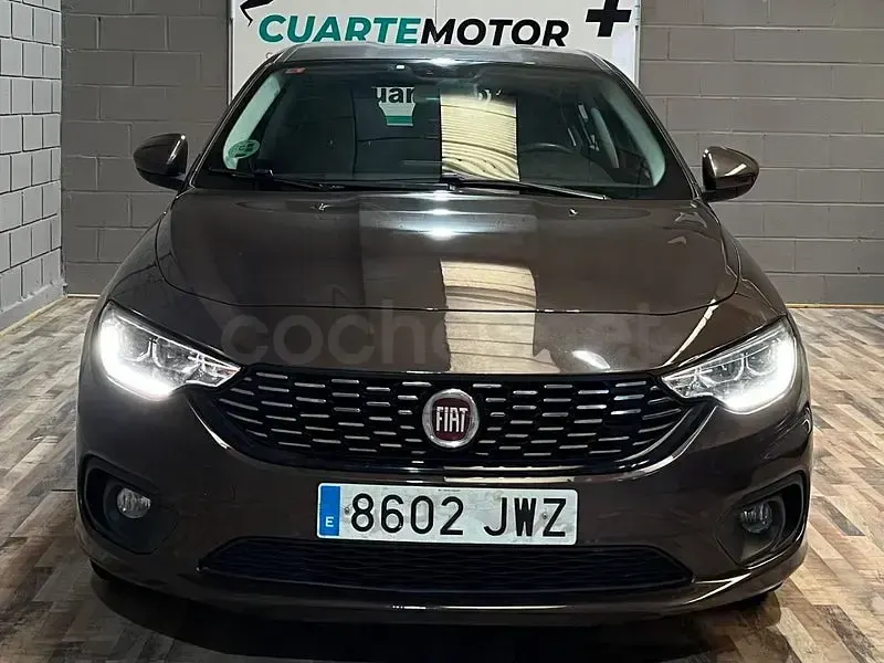 Usado Fiat Tipo Lounge 95 CV (69 kW) 2017 Marrón Berlina