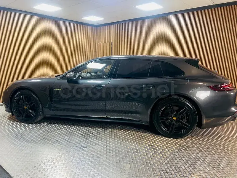 Begagnad Porsche Panamera Sport Turismo 462 HK (339 kW) 2019 Grå Kombi