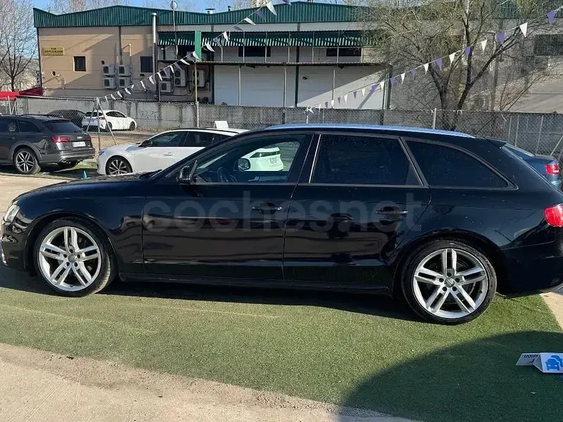 Usado Audi A4 Business 177 CV (130 kW) 2012 Negro Familiar