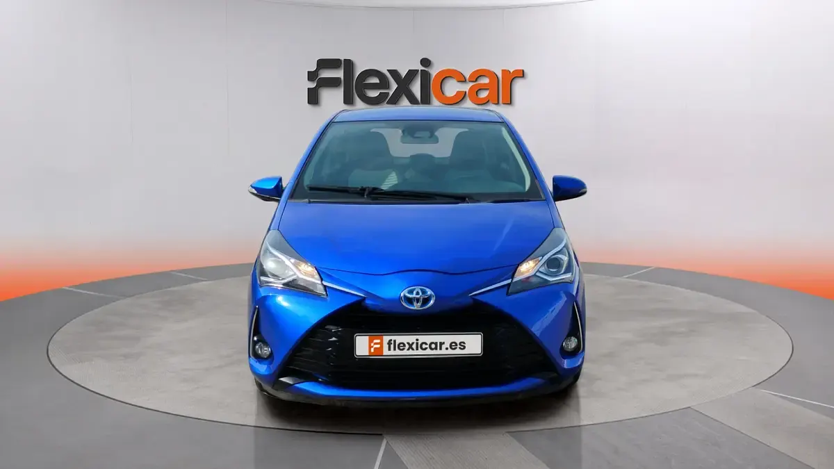 Usado Toyota Yaris Hybrid Business Edition 116 CV (85 kW) 2020 Azul Berlina