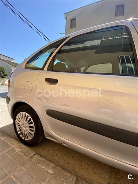 Usado Citroën Xsara Picasso 110 CV (80 kW) 2007 Gris / plata Monovolumen