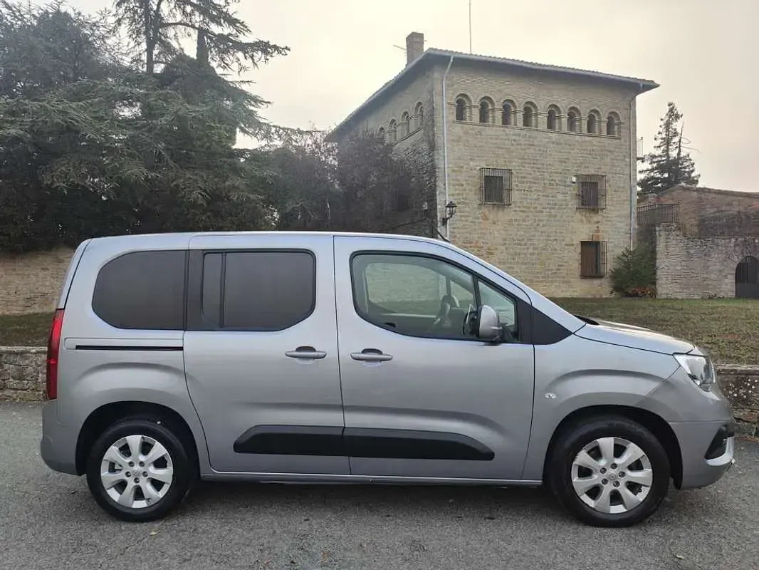 Usado Opel Combo Life Edition+ 102 CV (75 kW) 2020 Gris Monovolumen