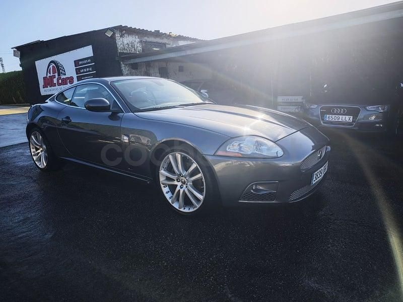 Usado Jaguar XK8 298 CV (219 kW) 2006 Gris / plata Coupe