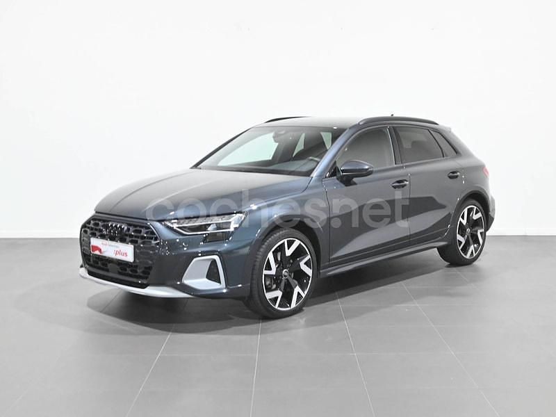 Gris / plata Usado 2025 Audi A3 Ambiente Berlina | 41.900 € - Imagen 1/4
