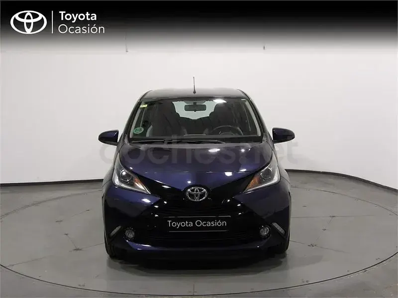 Usado Toyota Aygo X-play 69 CV (50 kW) 2016 Gris / plata Utilitario
