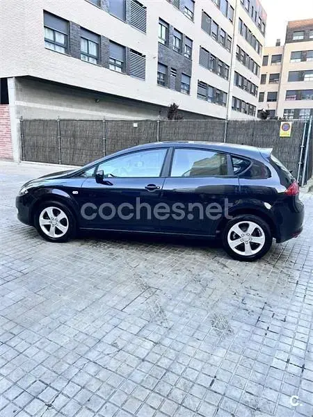 Usado Seat Leon Sport 105 CV (77 kW) 2008 Negro Utilitario