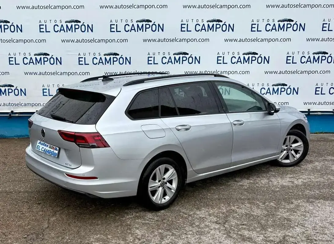 Usado VW Golf VIII Life 110 CV (80 kW) 2021 Plateado Familiar