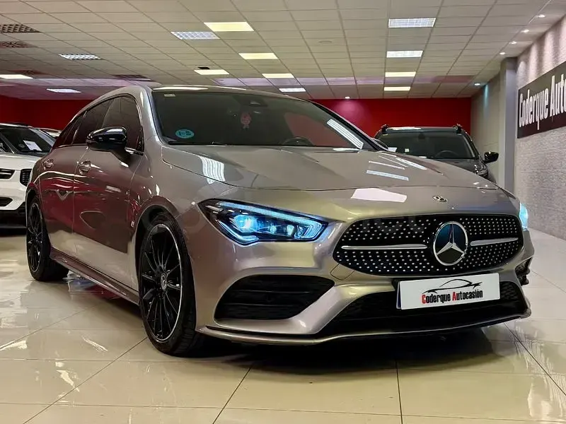 Usado Mercedes CLA180 Shooting Brake 136 CV (100 kW) 2021 Marrón Familiar