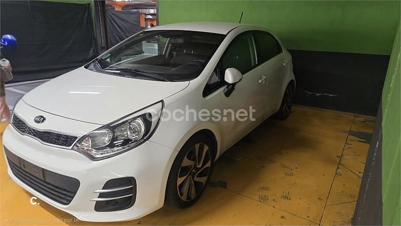 Blanco Usado 2016 Kia Rio Berlina | 11.200 € (Caro) - Imagen 1/4