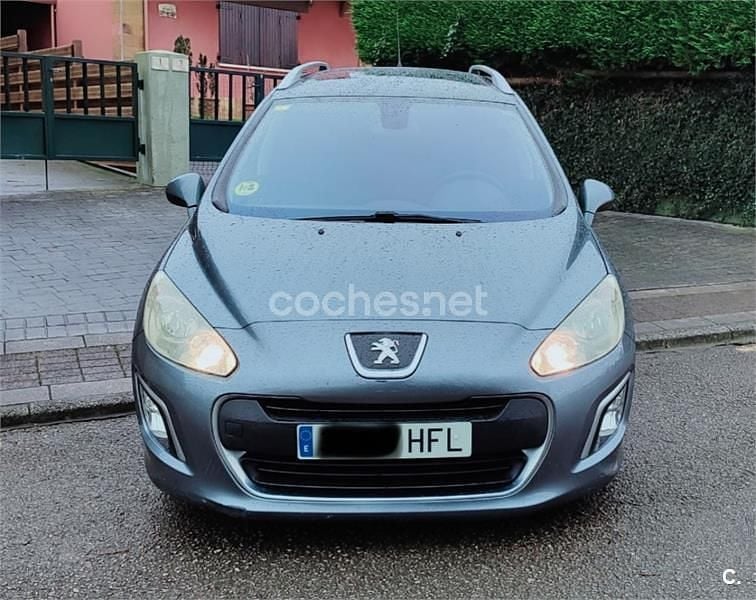 Usado Peugeot 308 SW Access 112 CV (82 kW) 2011 Gris / plata Familiar
